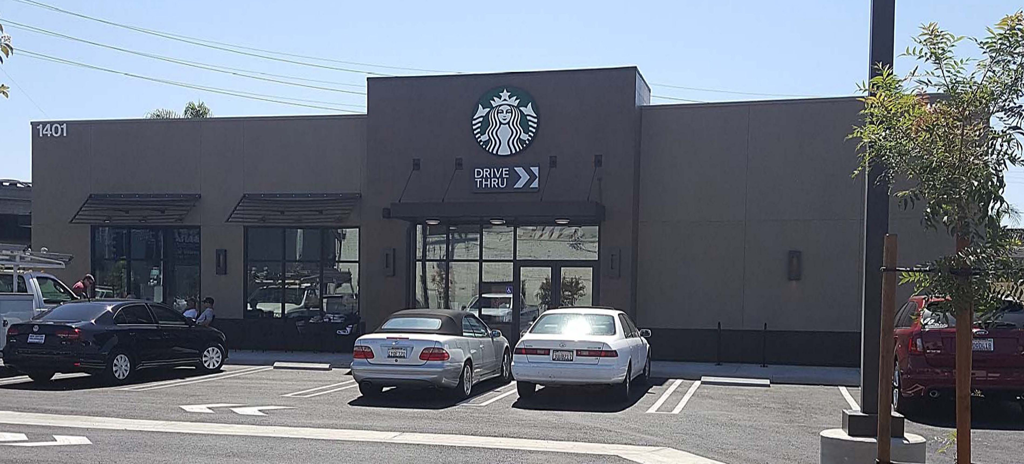 Starbucks Embraces the Drive-Thru - Bloomberg